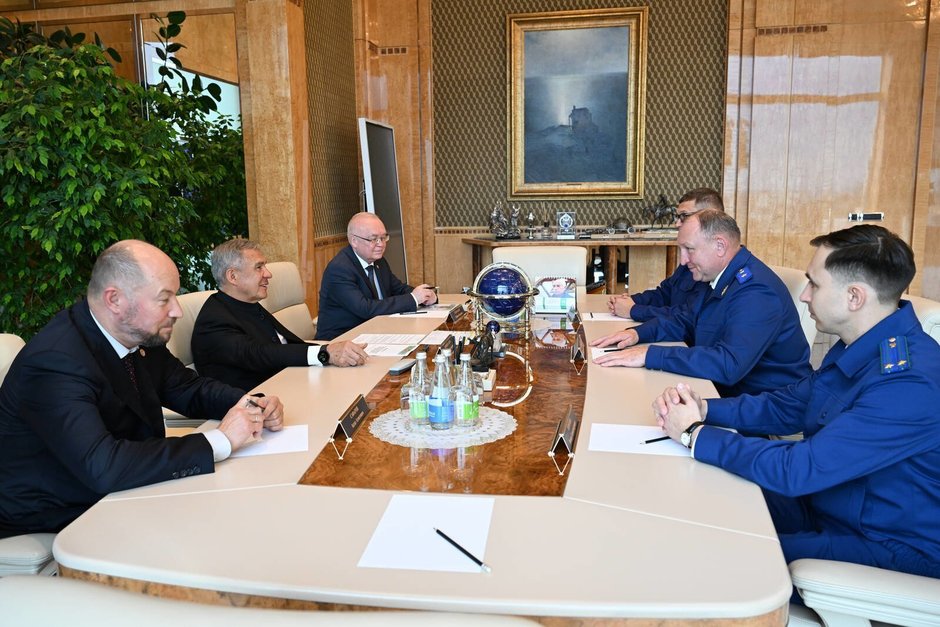 Минниханову представили нового природоохранного прокурора Казани