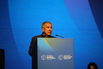 Рустам Минниханов поздравил татарстанцев с Днем молодежи