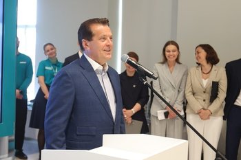 «Отправлю своих детей вместе с внуками»: в Казани открыли выставку «СИБУР. Дом полимеров»