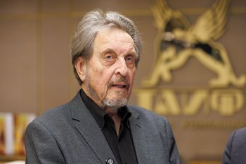 Отец Илона Маска восхитился чистотой и прекрасной едой в Казани и Москве