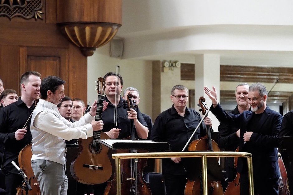 Фламенко с заклинаниями, виртуозная гитара и горячая испанская кровь