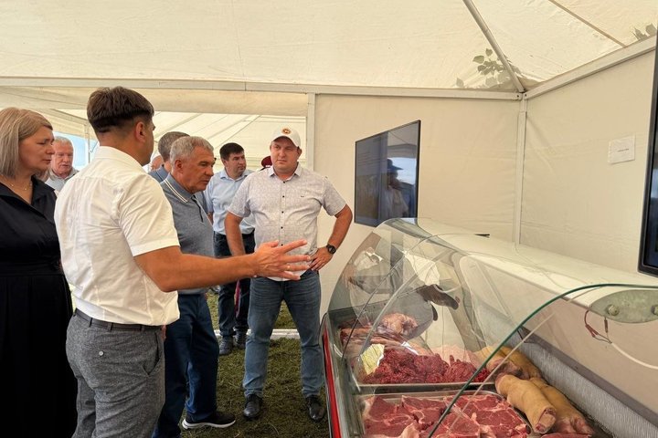 Минниханов оценил ход уборочной кампании в Кукморском районе