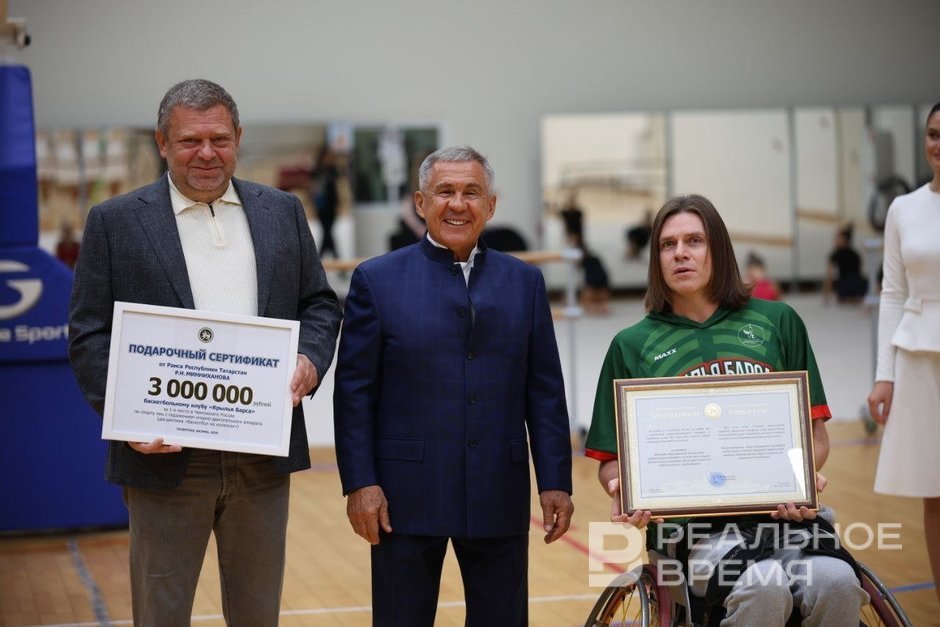 Рустам Минниханов — «Крыльям Барса»: «Каждый из вас — это пример того, как можно достигнуть успехов в спорте»