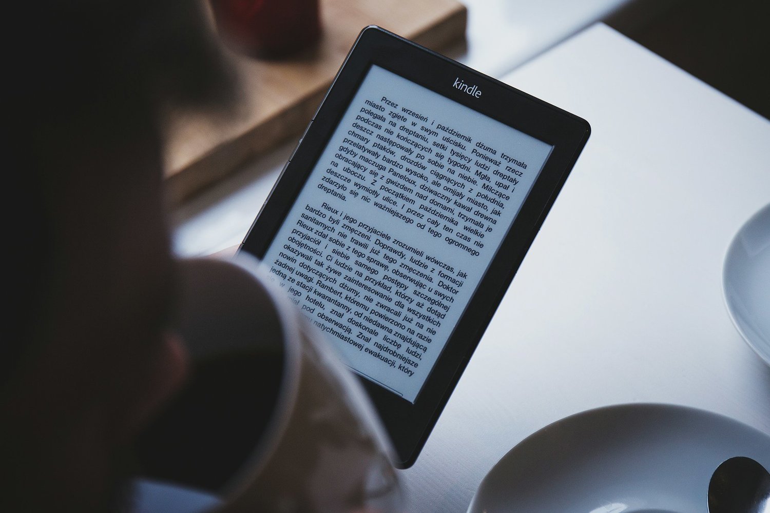 Эксперты заявили о росте краж обложек книг на онлайн-платформах из-за ИИ