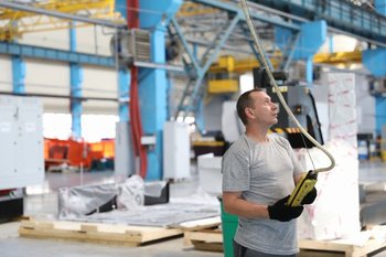 Самыми востребованными профессиями в России стали инженеры, IT-специалисты и сварщики