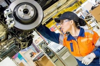 Олаф Шольц: закрытие трех заводов Volkswagen — ошибка руководства