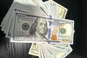 Курс доллара снизился до 75,23 рубля на 16 апреля