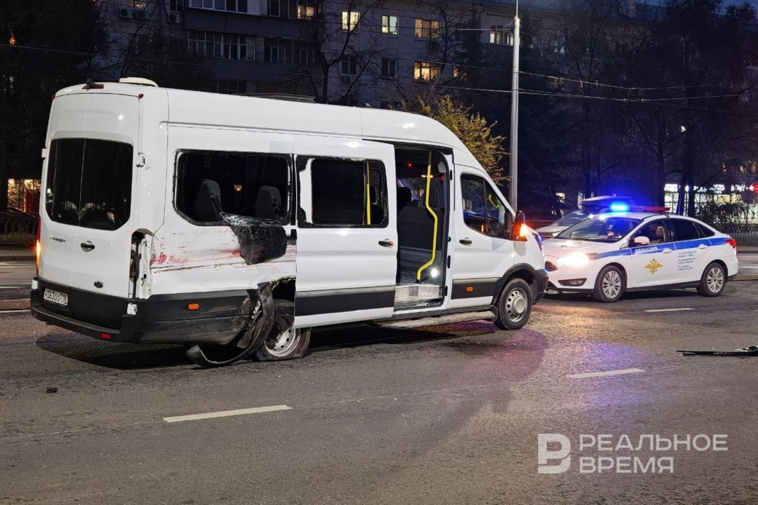 У Московского рынка в Казани столкнулись трамвай и автобус