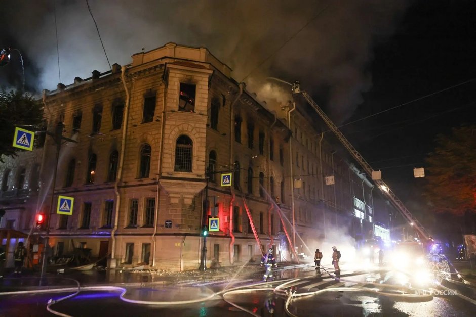 В Петербурге загорелся исторический особняк Миллера