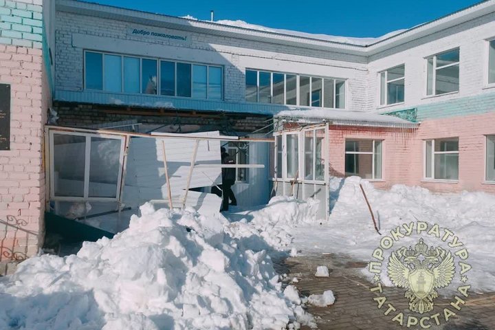 В Татарстане осудили бывшего директора школы, с крыши которой снег упал на ребенка