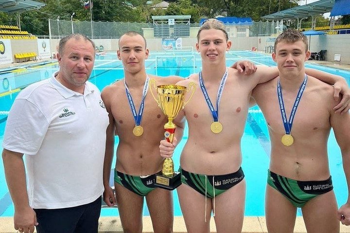 «КОС-Синтез» стал одновременно чемпионом и серебряным призером в турнире по мини водному поло в Туапсе