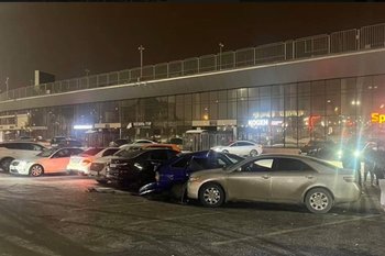 В Казани в ДТП на парковке около Центрального стадиона пострадали пять автомобилей — видео