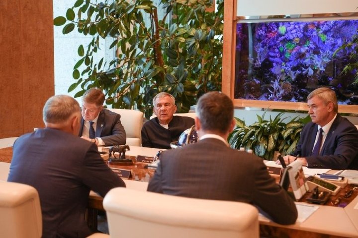 Рустам Минниханов обсудил с председателем «Автодора» развитие сети автомобильных дорог в Татарстане
