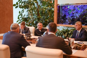 Рустам Минниханов обсудил с председателем «Автодора» развитие сети автомобильных дорог в Татарстане