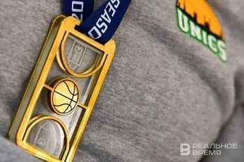 УНИКС продлил контракт с защитником Артемом Комоловым