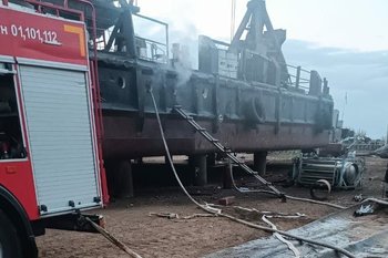 В Челнах пожар на плавучем кране произошел из-за нарушений при сварке