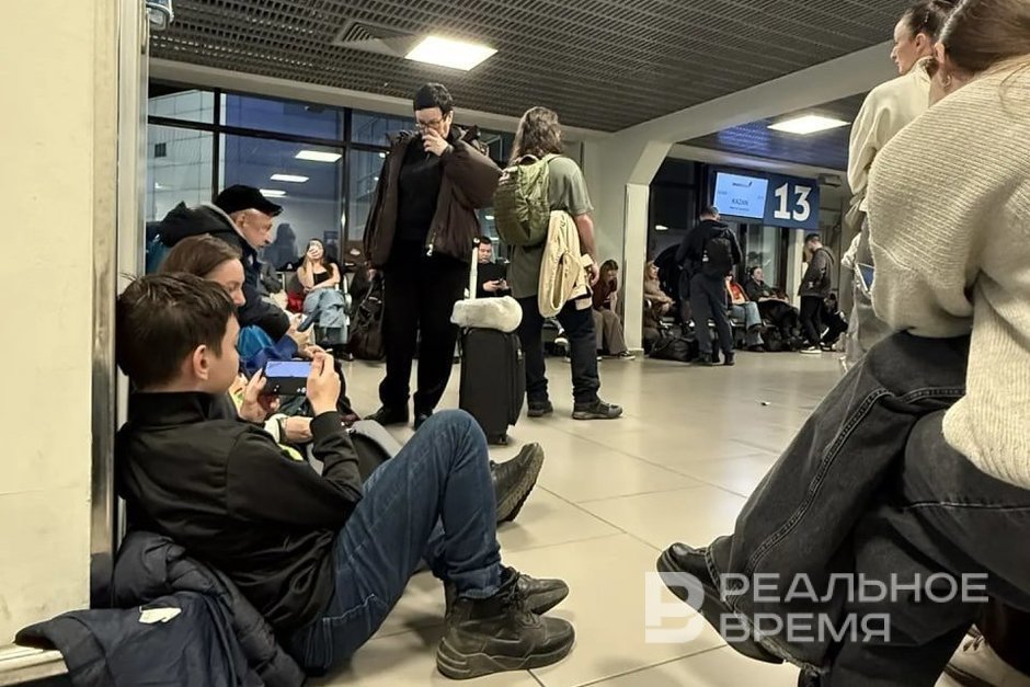 Выдали коврики и воду: казанцы рассказали о шести переносах рейса Санкт-Петербург — Казань