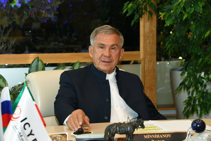 Минниханову вручили удостоверение раиса Татарстана