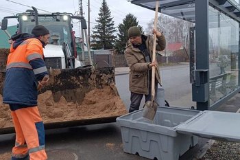 На улицах Казани установят 1,6 тыс. ящиков с противогололедной смесью