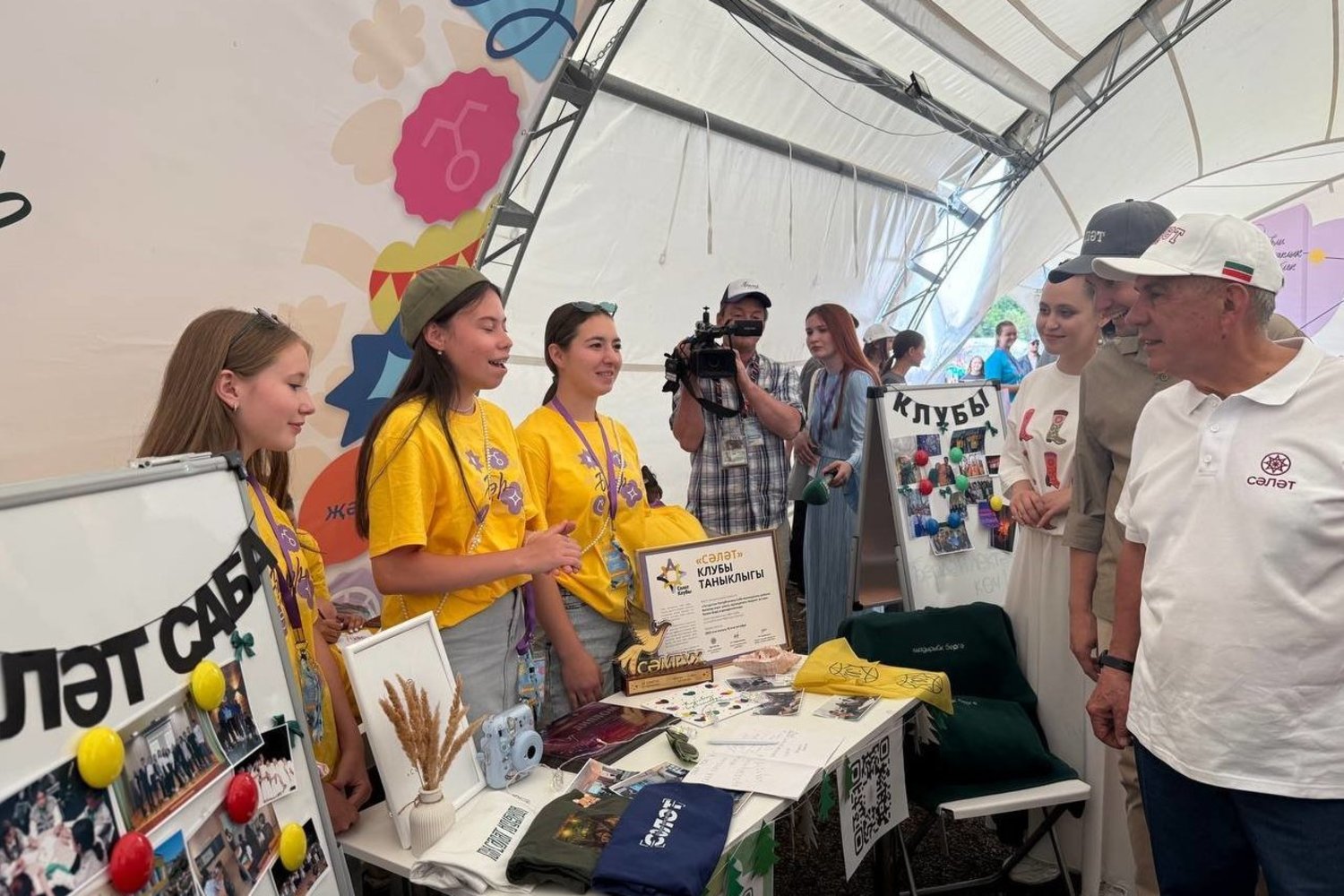 Минниханов посетил международный молодежный образовательный форум 