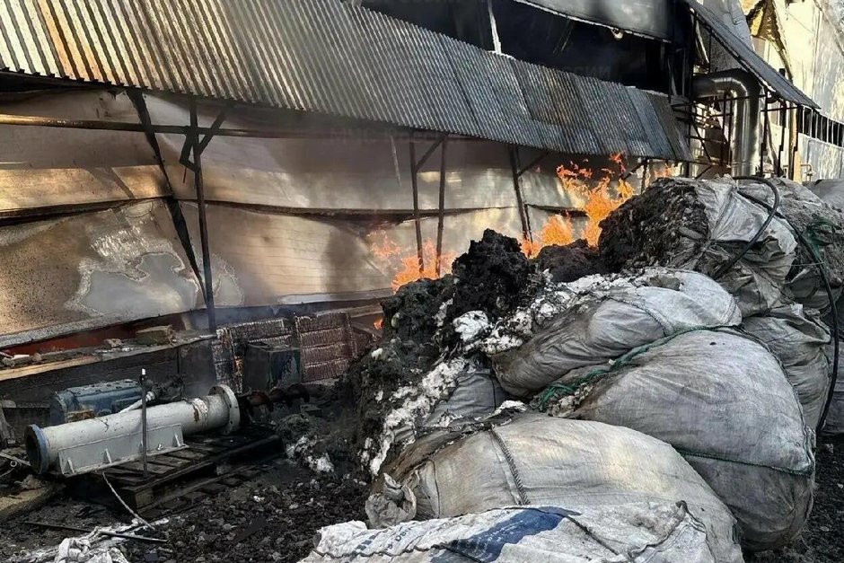 В Набережных Челнах произошел крупный пожар на производственной площадке
