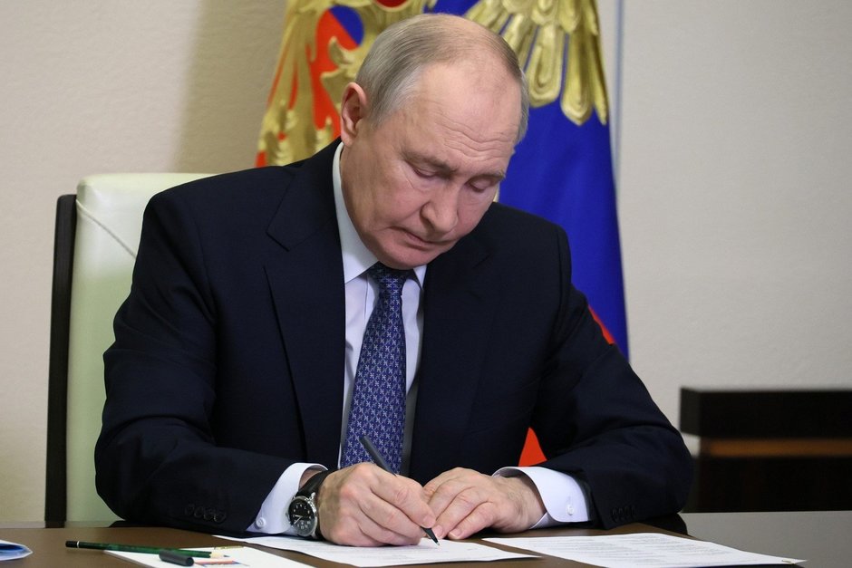 Путин поручил разработать программу восстановления пострадавшей от терактов инфраструктуры