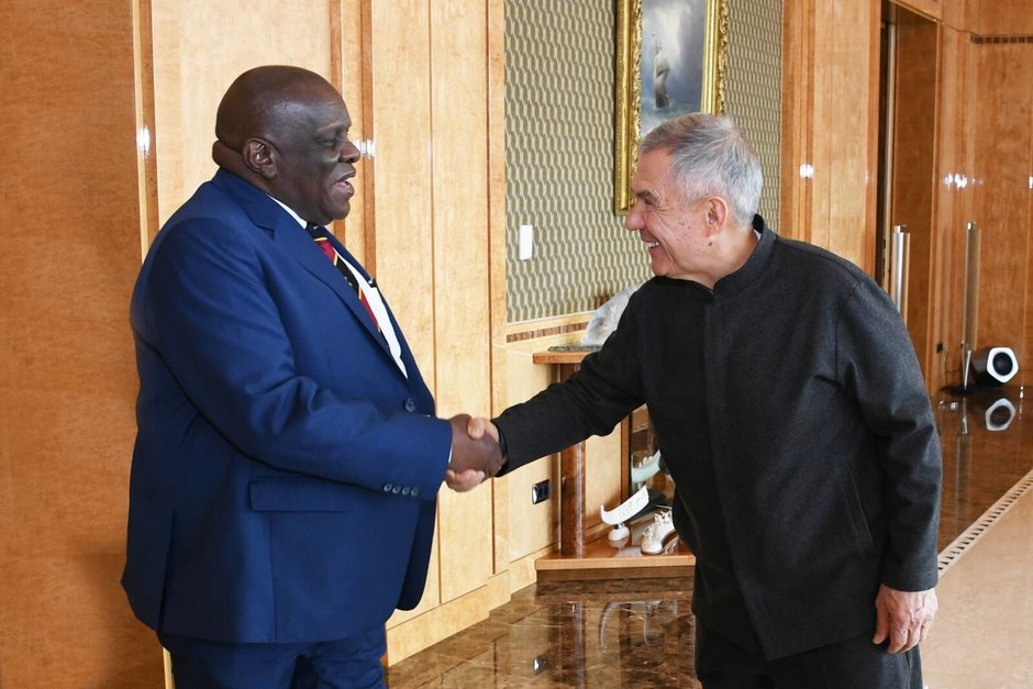 Рустам Минниханов провел встречу с послом Уганды