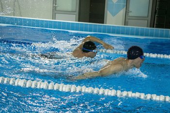 В АО «ТАИФ-НК» выявили сильнейших пловцов