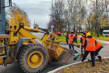 Работники «ТАИФ-НК» наводят порядок на улицах Нижнекамска