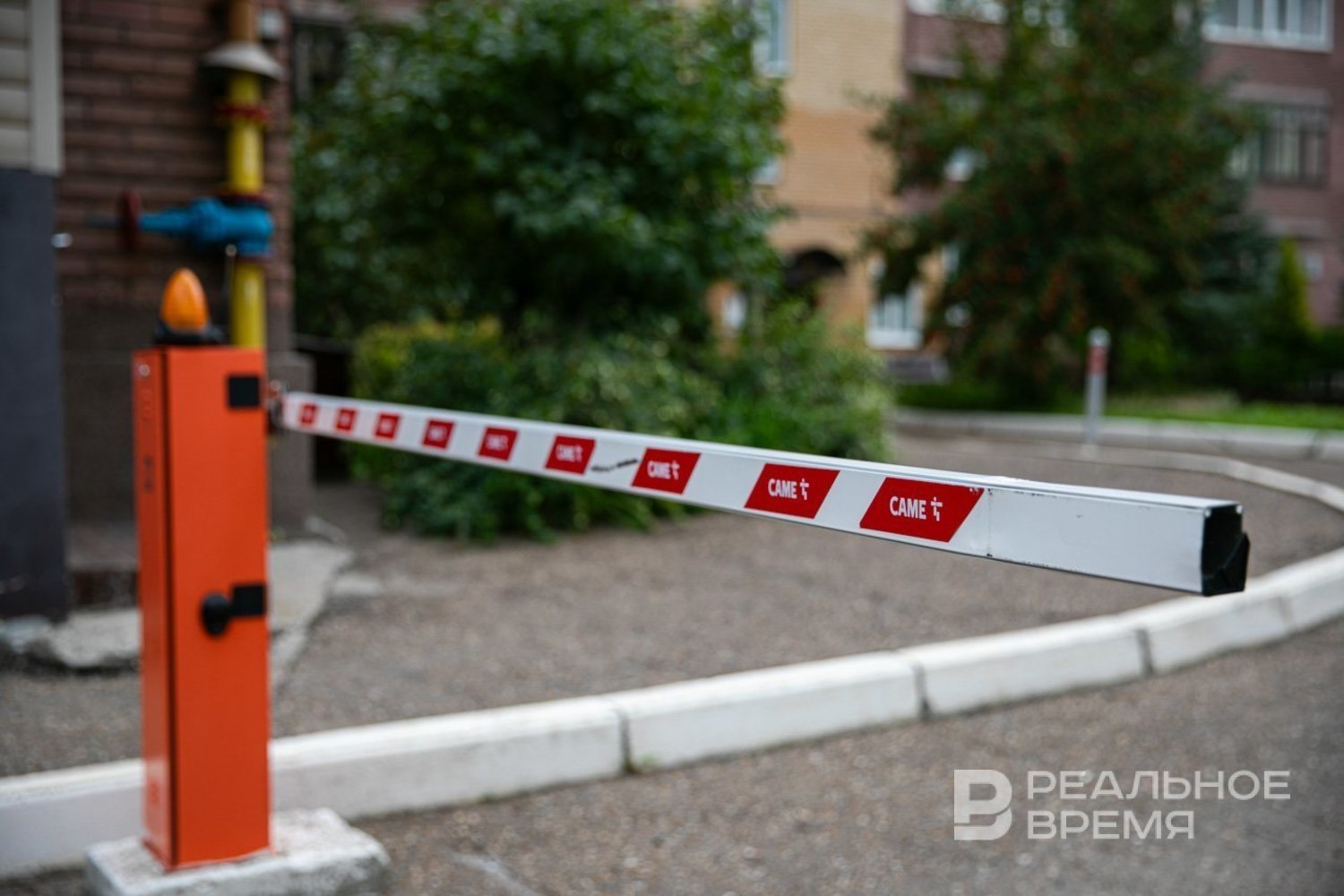 В Казани снесут 33 незаконных ограждений