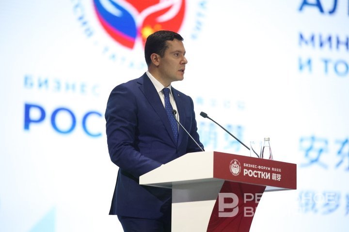 Алиханов назвал Казань и Сочи перспективными российскими авиаузлами с ОАЭ