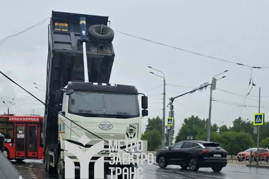 В Казани приостановили движение ряда трамваев из-за технических неполадок грузовика