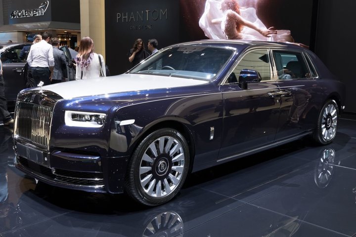 Продажи Rolls Royce в России выросли до 225 авто в 2024-м