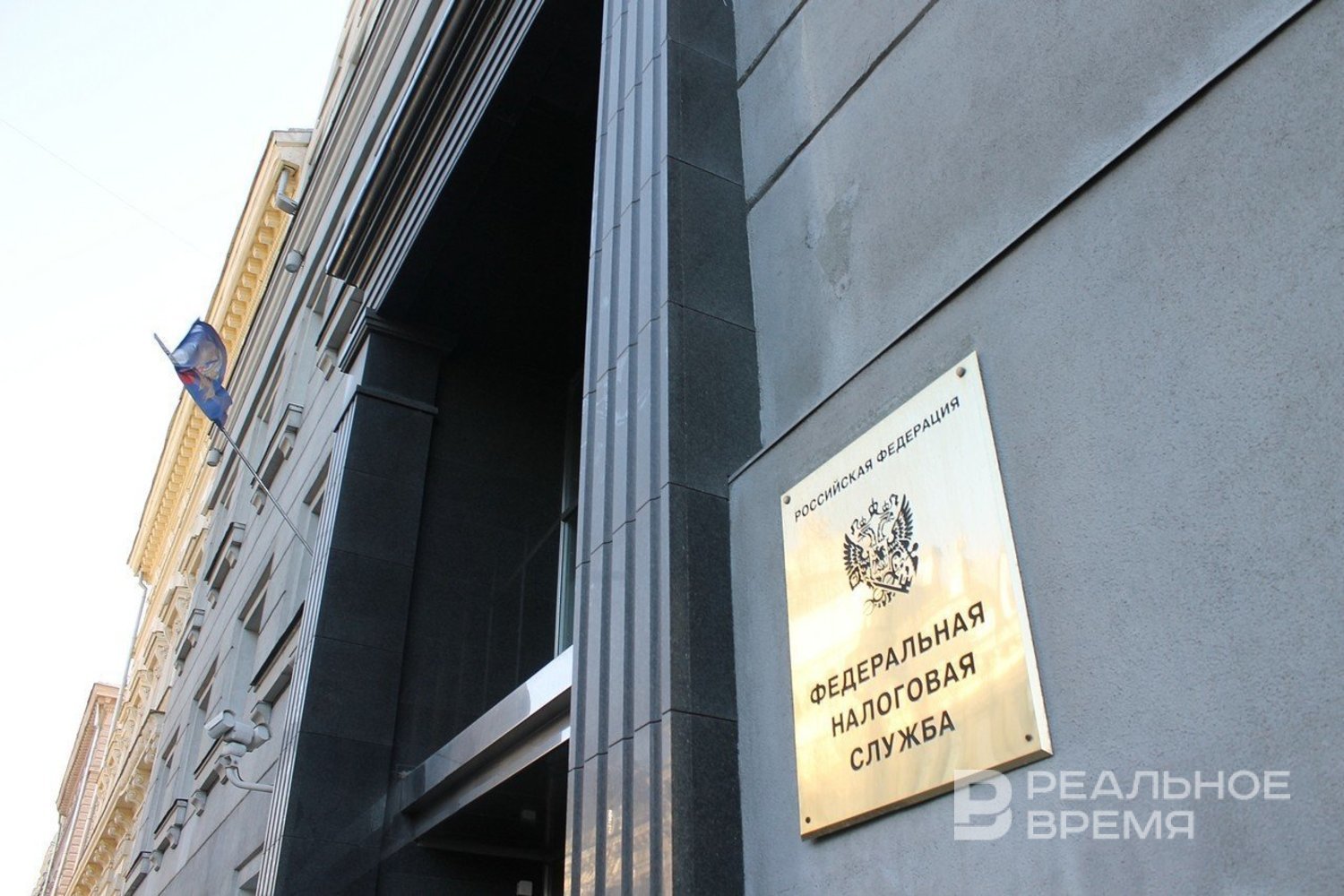 «Снова будут отказываться от «белых» поездок»: ФНС опасается ухода таксистов в тень