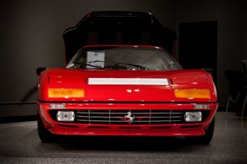 Ferrari запатентовала машину с двумя рулями