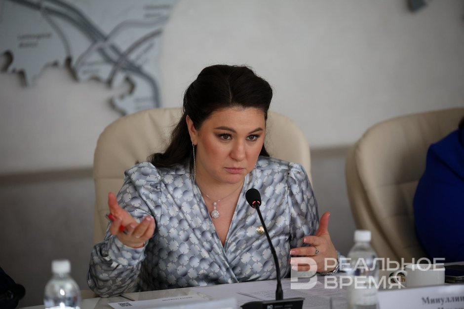 «Берут деньги друг у друга, через материнские компании, через друзей»