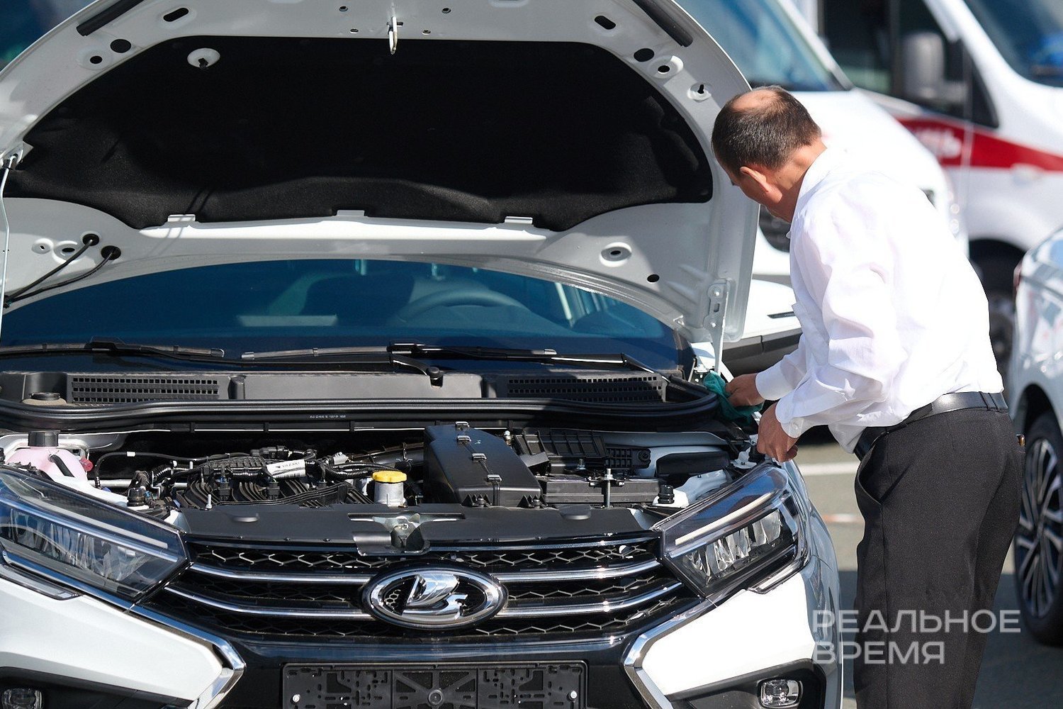 Средняя цена на новые автомобили в России достигла рекордных 3,4 млн рублей