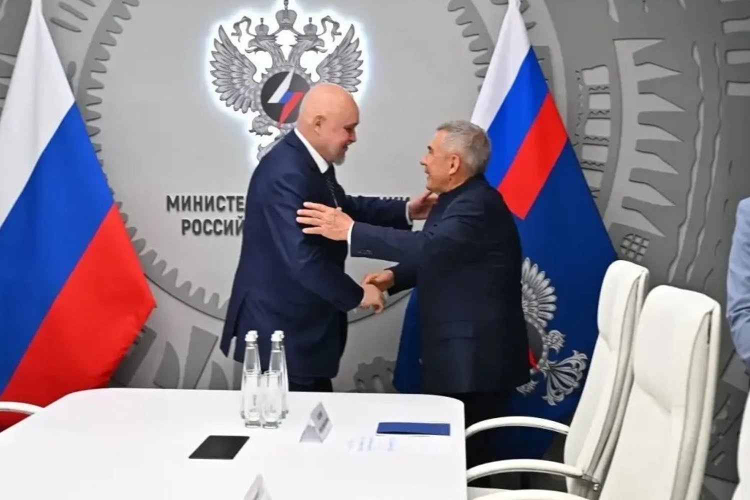 Минниханов на ПМЭФ провел переговоры с министром энергетики Цивилевым