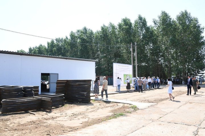 Рустам Минниханов ознакомился с ходом строительства молочного комплекса в Кукморе