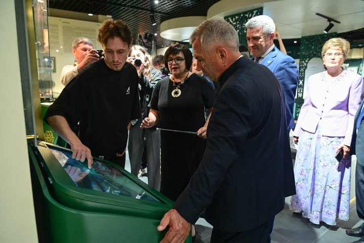 Рустам Минниханов: "Мы должны повысить престиж профессии учителя!"