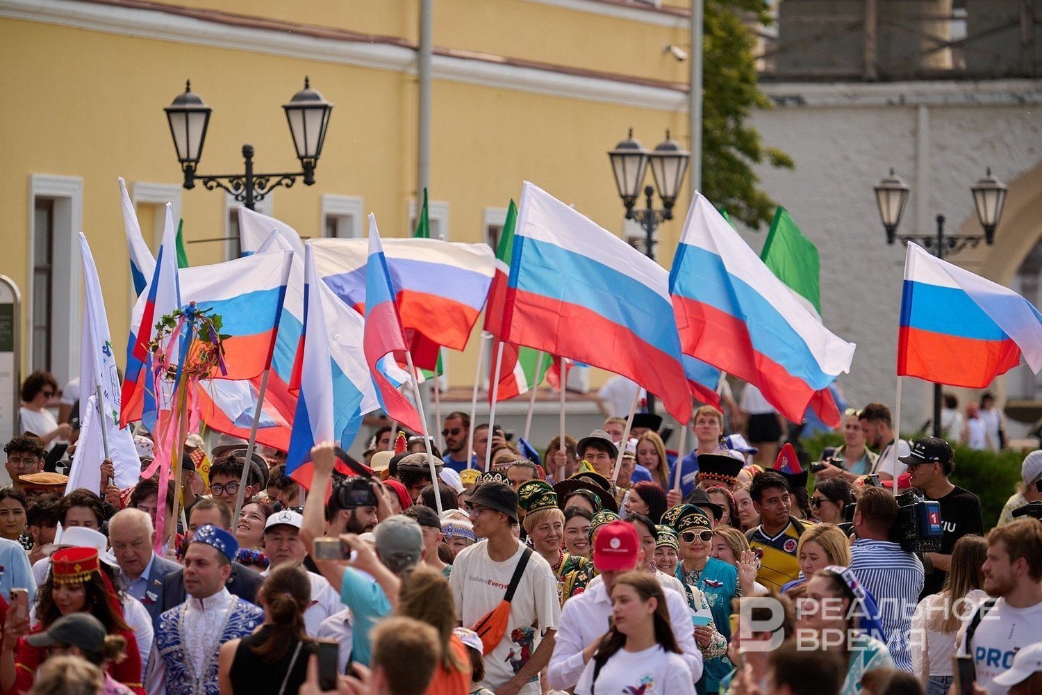 Опрос: 85% россиян считают себя патриотами