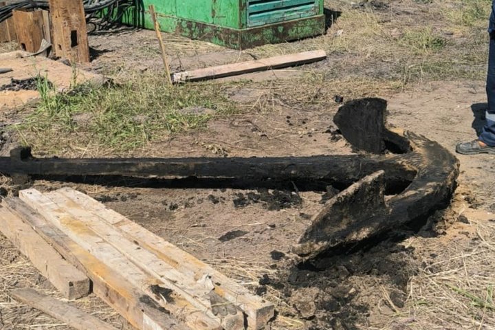 В Татарстане нашли старинный якорь при работах у реки Казанки