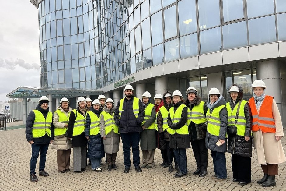 Преподаватели российских вузов прошли стажировку в Нэфис Косметикс