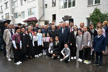 Раис Татарстана Минниханов и мэр Казани Метшин открыли мемориальную доску Туфану Миннуллину