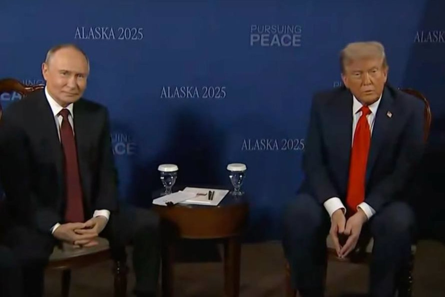На Аляске стартовали переговоры Путина и Трампа