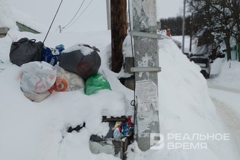 В поселках Казани долгое время не вывозят мусор