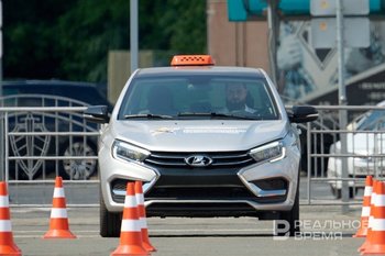 Самозанятые таксисты «объедут» локализацию: «альтернативный» законопроект обещают внести в Госдуму