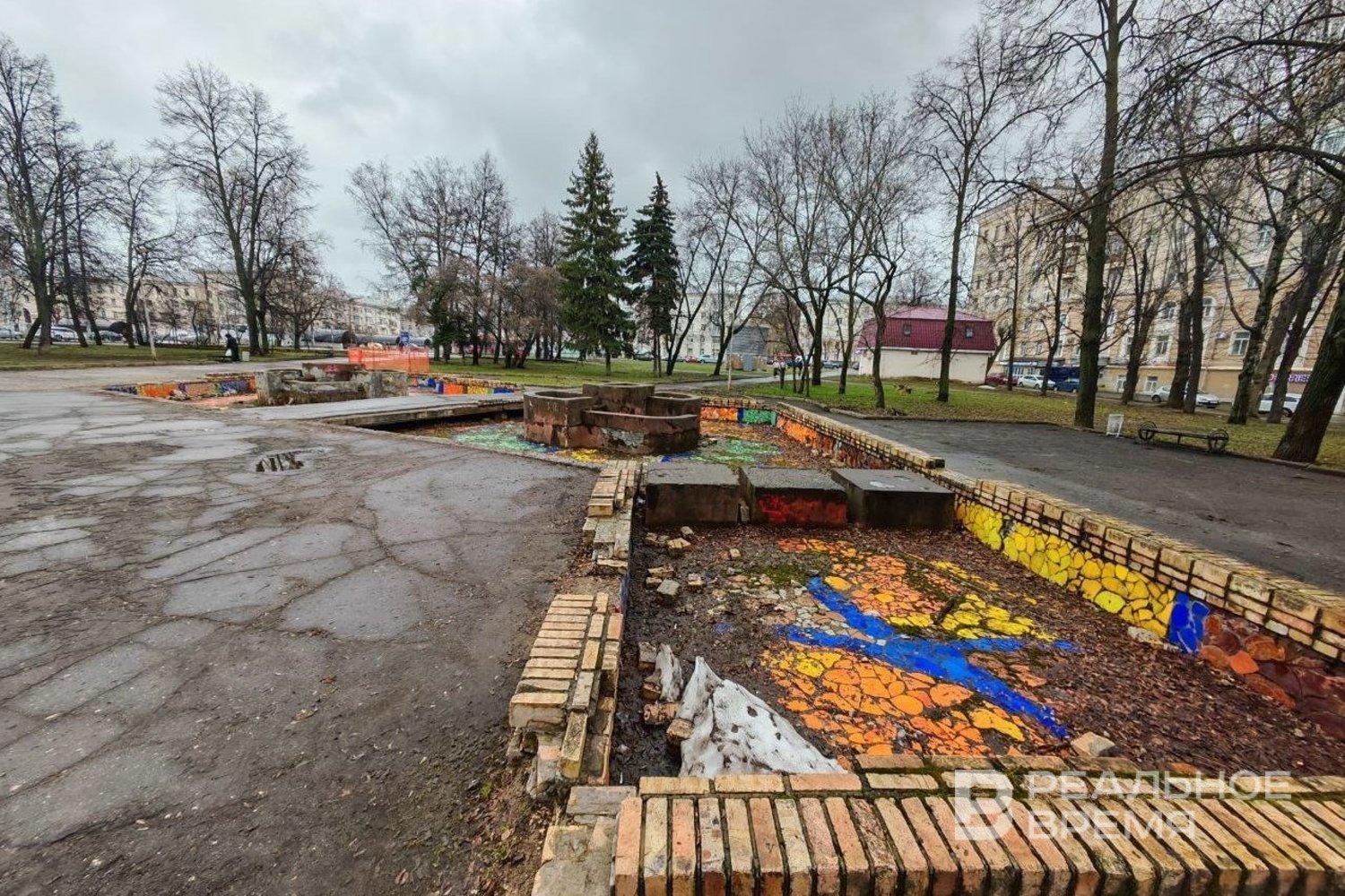 В Казани в сквере «Тебриз» демонтируют два фонтана — жители против