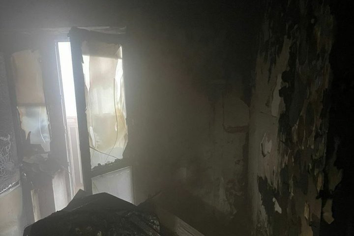 В Набережных Челнах при пожаре в многоэтажном доме спасли женщину