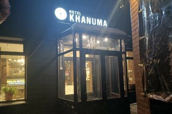 Суд обязал владельца отеля и кафе «Ханума» убрать незаконные пристройки